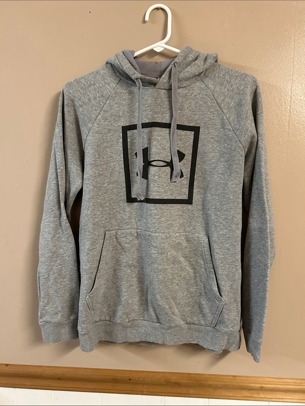Under Armour Men’s Gray Crewneck Hoodie with Black Logo Size Small